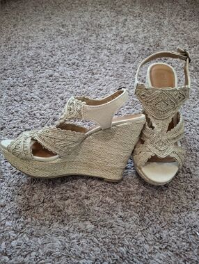 Cathy Jean Crochet Macrame Beige Wedge Sandals Size 6 1/2